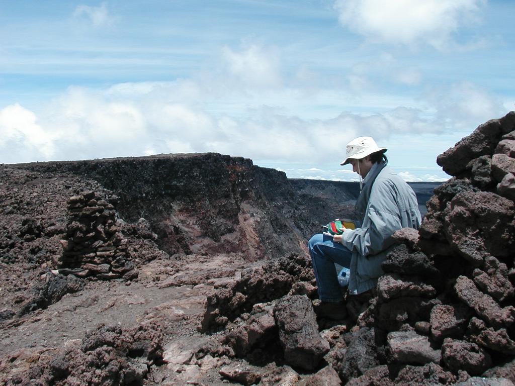 At the Mauna Loa summit, elevation 4169 m (13677 ft).